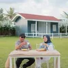 Sus Rini dan suami pose minum