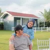 Sus Rini dan suami pose lucu