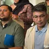 Ruben Onsu pakai kacamata