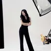 Suzy Pakai Jump Suit Hitam
