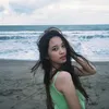 Paras Cantik Sybil di Pantai