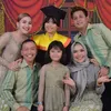 wisuda adik Ayu Ting Ting