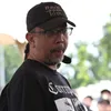 Stiker di Peti Jenazah Ricky Siahaan