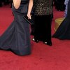 Tina Fey tak habis pikir dengan kelakuan Sacha Baron Cohen menumpahkan abu di atas red carpet Oscar.