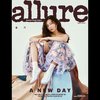 Seulgi terlihat cantik dalam pemotretan bersama majalah allure. Seulgi tampak cantik dan sporty dengan balutan dress bercorak bunga dan sneakers putih yang keren.