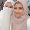 Nadya Mustika di Akad Nikah Larissa Chou