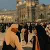 Hengky Kurniawan dan Sonya Fatmala Super Romantis Saat Umrah
