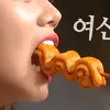 Potret Hyeri Makan dengan Lahap