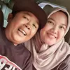 Potret mesra Adul dan istri.
