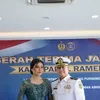Awkarin dampingi ayah jadi kepala RSAL Surabaya 