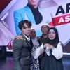 Arbil Menangis Peluk Orang Tua