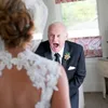 Wajah Ayah Saat Melihat Putrinya Jadi Pengantin