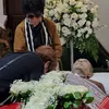 Tangis Novita Dewi Pecah di Rumah Duka
