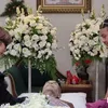 Tangis Novita Dewi Pecah di Rumah Duka