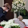 Tangis Novita Dewi Pecah di Rumah Duka