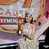 Tasya Allesia angkat piala DA 7