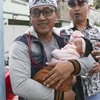 Teddy Pardiyana Gendong Bintang