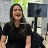 Raisa pakai baju hitam