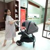 Yup, stroller dengan merk Dior ini diberi harga Rp 109.700.000. Mana nih perlengkapan baby R yang paling bikin kamu minder?