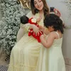 seleb tutup wajah anak, arie kriting tutup wajah anak