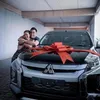 hadiah mobil, seleb diberi hadiah mobil