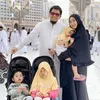 seleb umrah, seleb ajak anak umrah