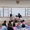 Shandy Aulia dan David Herbowo ke Sekolah Claire