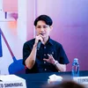 Teuku Rassya ngomong pakai mic