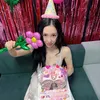 Tiffany Young SNSD Pegang Balon Bunga