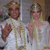 Di 2010, Nia memutuskan menikah dengan Ardi Bakrie di saat kariernya sedang berada di puncak. Saat itu juga Nia masih 20 tahun.