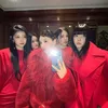 Potret grup ILLIT di Jacquemus Paris