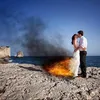 viral, tren viral, trash the dress, tren bakar gaun