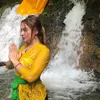 Melukat Artis Seleb pindah Agama