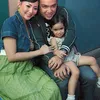 tessa kaunang, sandy tumiwa