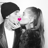 Dikenal sebagai pasangan yang sangat romantis, Justin pun menuliskan ucapan manisnya untuk Hailey dalam postingan ini.