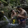 Liburan Rio Dewanto