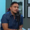 Hamish Daud pakai baju biru