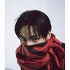 V BTS Tutupi Wajah Pakai Scarf