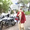 Venna Melinda Menoleh ke Samping