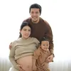 Via Vallen maternity bareng suami dan anak