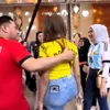 Kartika Putri Tolak Cium Pipi Lucinta Luna