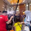 Kartika Putri Tolak Cium Pipi Lucinta Luna