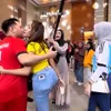 Kartika Putri Tolak Cium Pipi Lucinta Luna