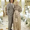 Cut Meyriska hamil roger mirip