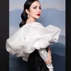 Potret Momo geisha yang makin tirus.