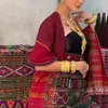 Luna Maya Pakai Ulos Batak