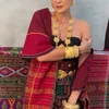 Luna Maya Pakai Ulos Batak