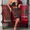 Luna Maya Pakai Ulos Batak