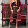 Luna Maya Pakai Ulos Batak