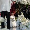 Kamari pakai dress putih cantik